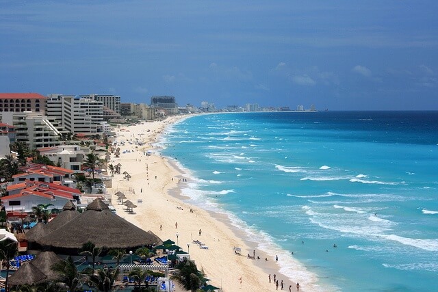 Partying in Cancun beaches