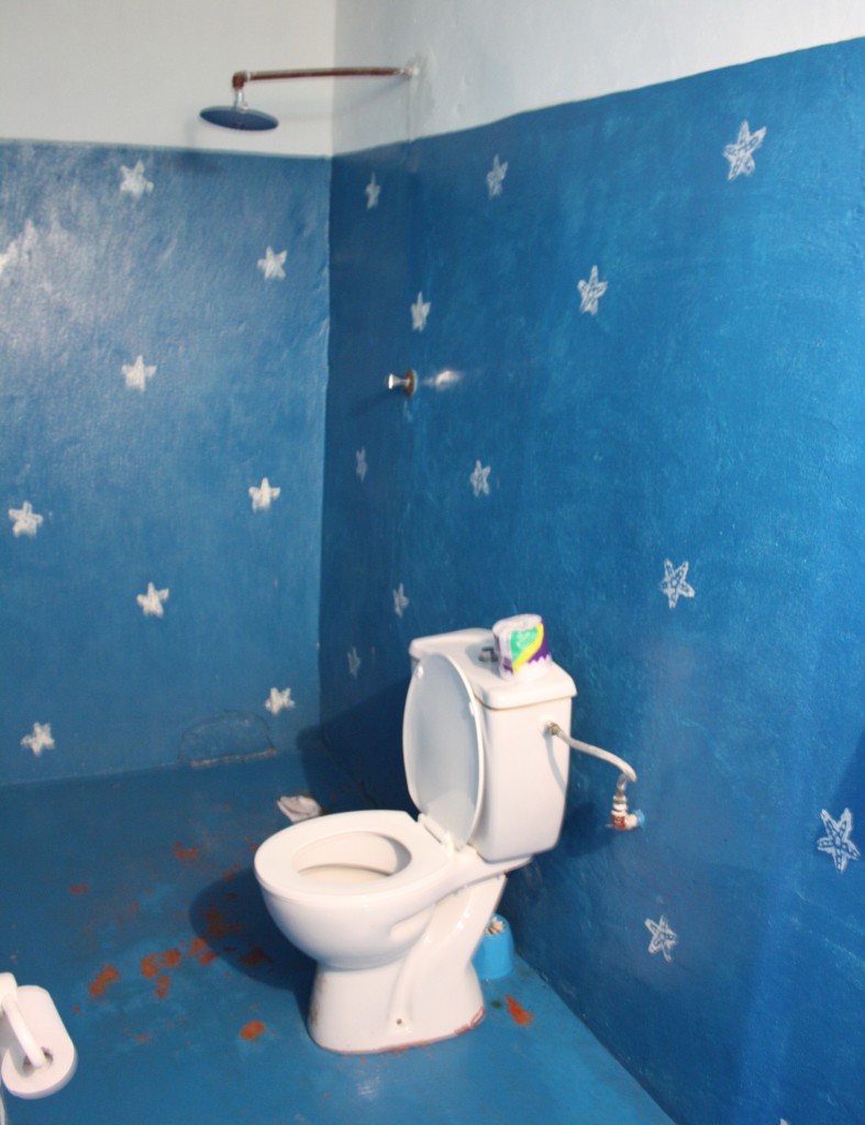 Bathroom at Crazy Mzungo's in Bwejuu Cool accommodation in Bwejuu