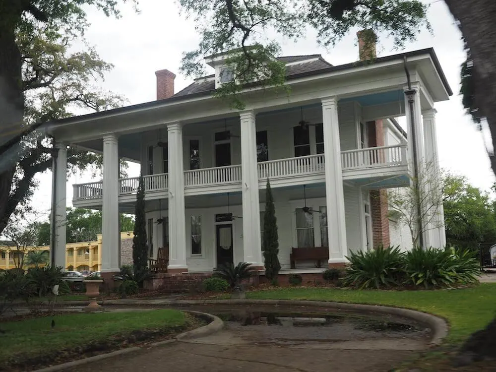 Exploring the houses of Lake Charles