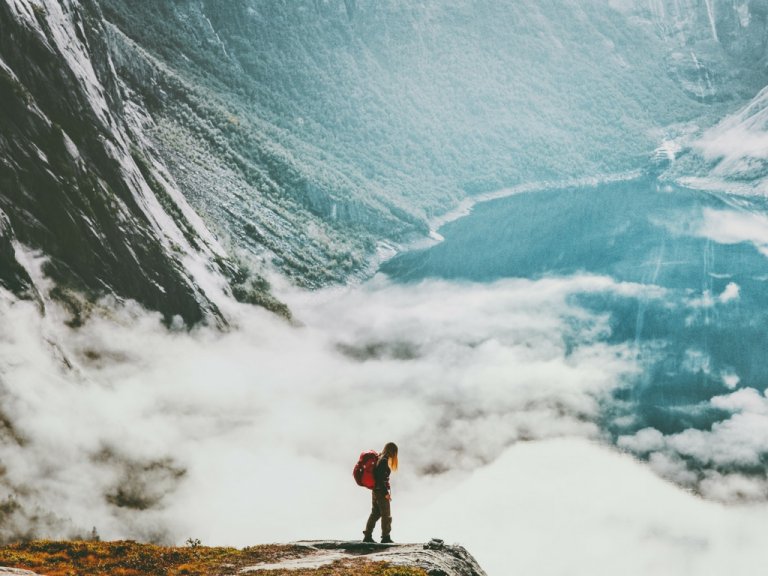 What s The Average Travel Blogger Salary Income Reports 