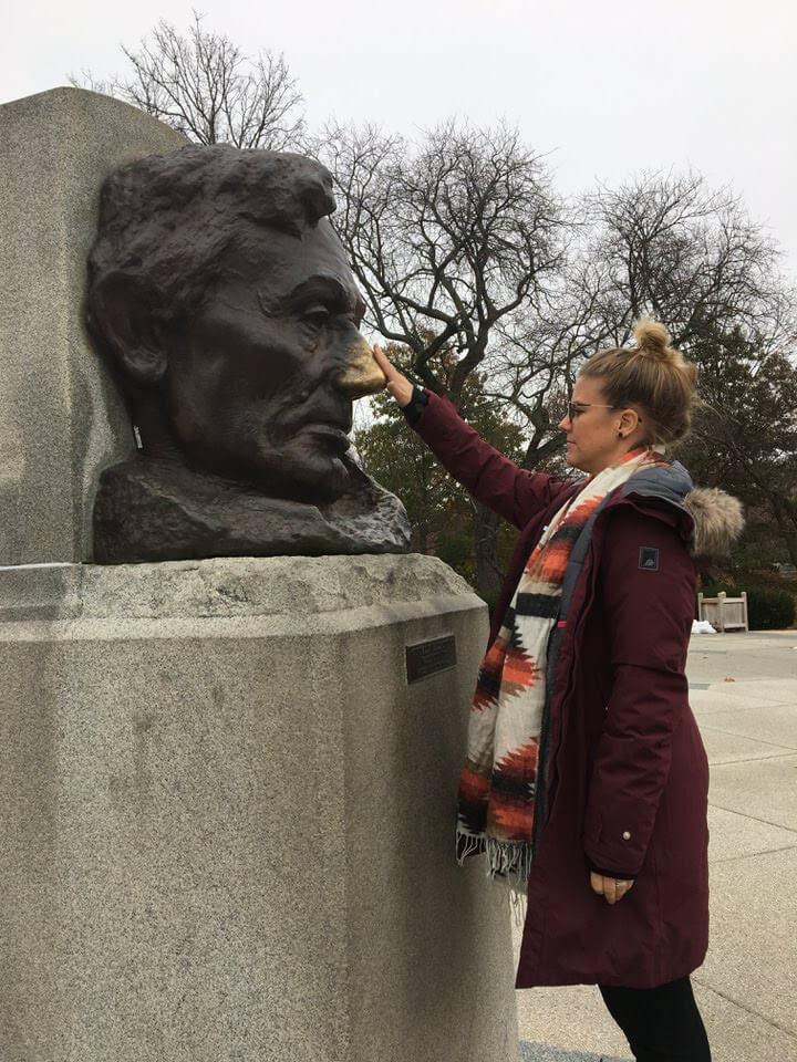 Me rubbing Abe Lincoln's nose