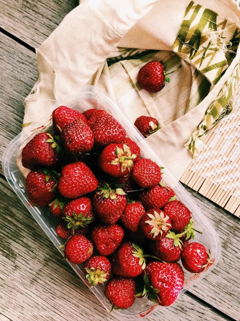 strawberries photo