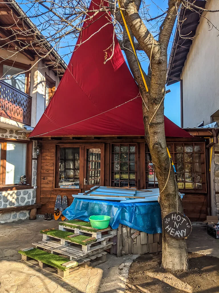 hot tub at snomads