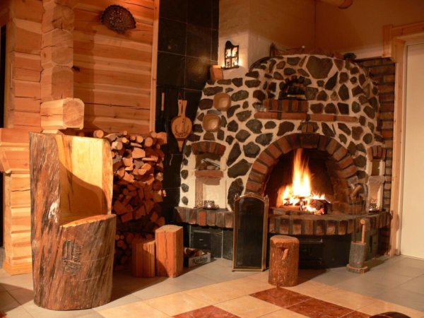 Fireplace inside Valkonenpohjonen Levi Airbnb