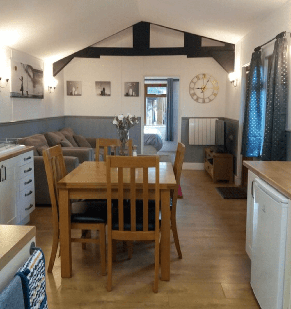 11 Romantic Airbnbs in England (with HOT TUBS!) for 2021