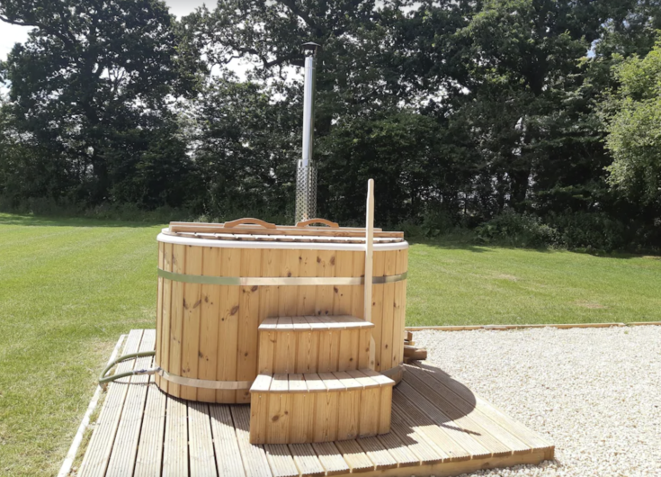 11 Romantic Airbnbs in England (with HOT TUBS!) for 2024