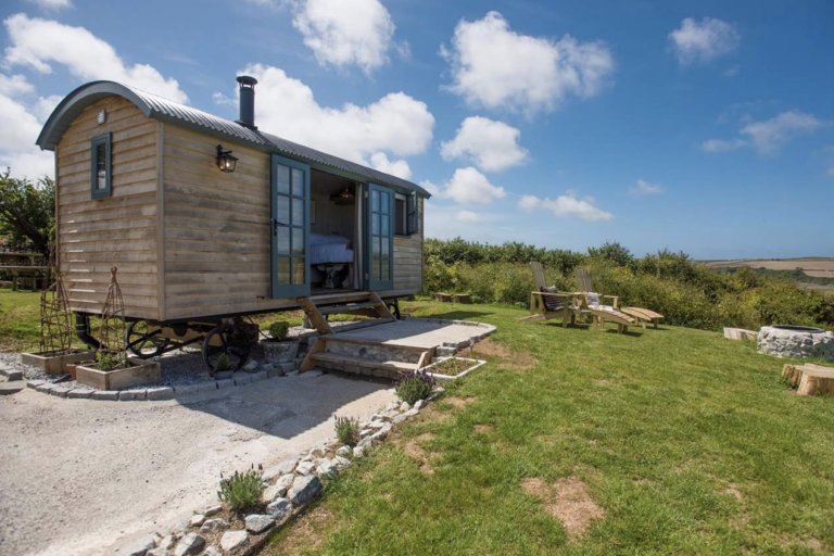 5 Best Spots for Glamping in Cornwall this Autumn