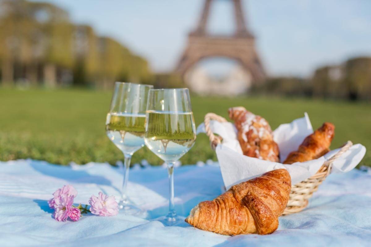 11 Best Souvenirs from Paris to Remember Your Trip By