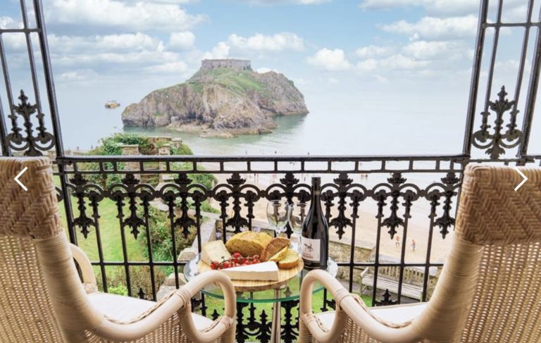 7 Amazing Cottages with Sea Views in the UK
