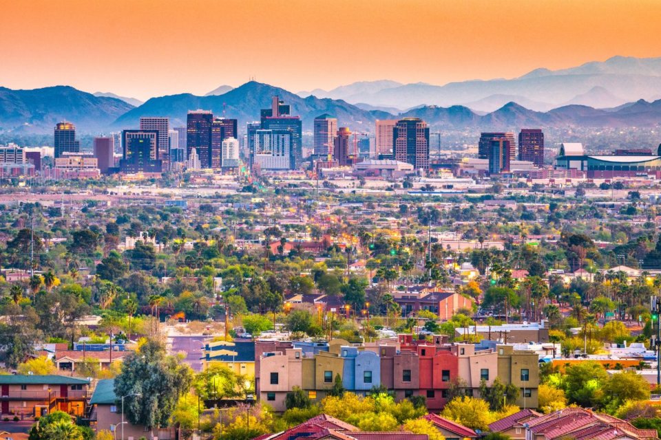 14 Amazing Stops on a Phoenix to Las Vegas Drive