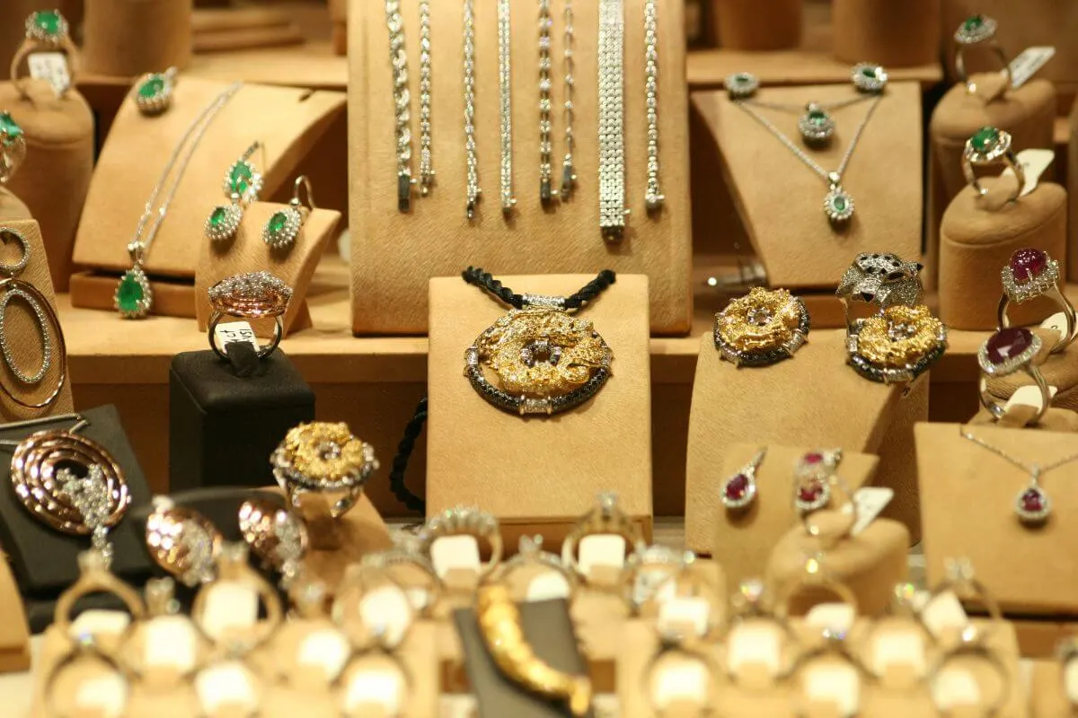 Jewellery is a good choice for those who want luxurious souvenirs from Egypt
