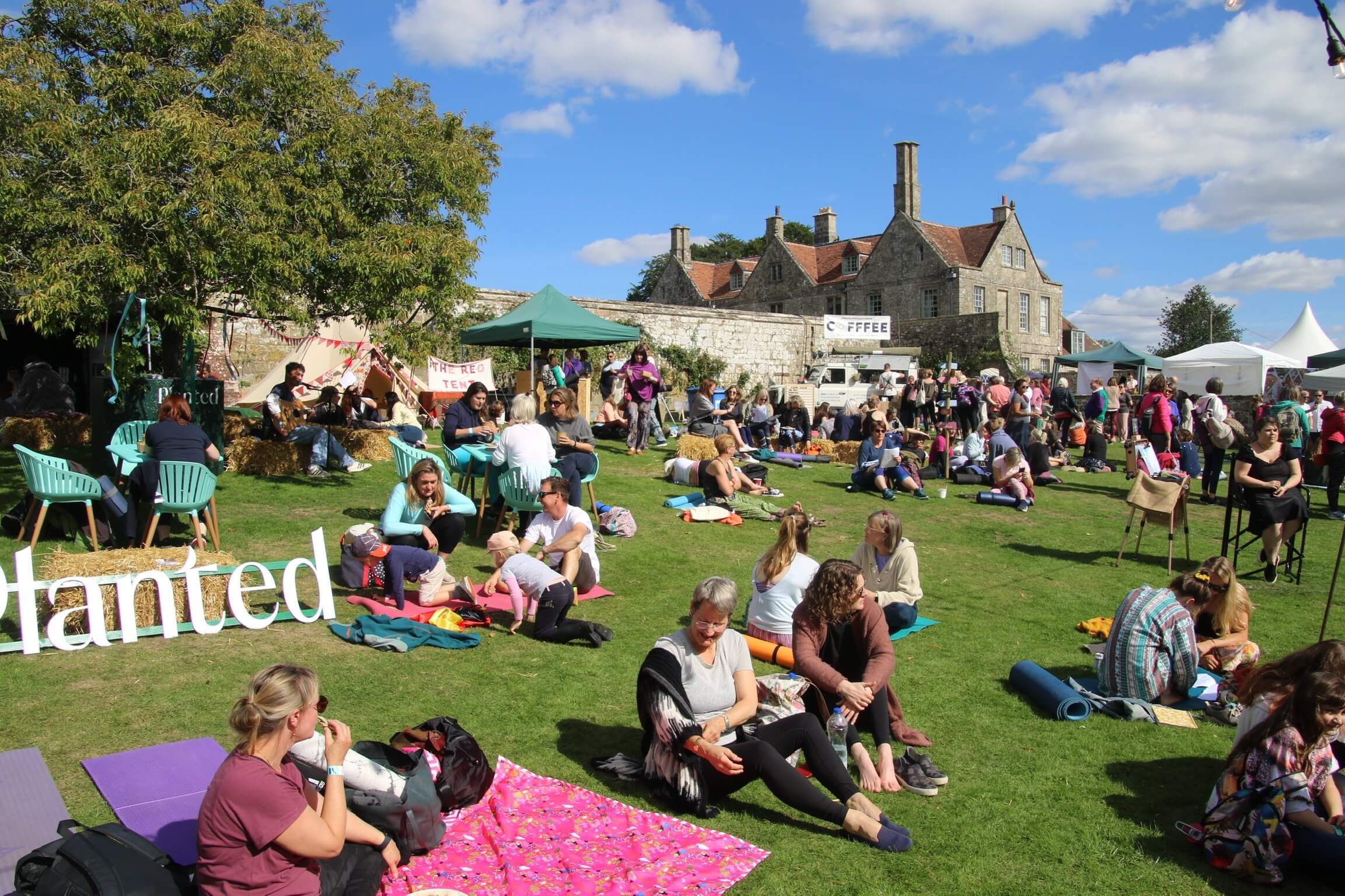 food trucks and people relaxing at the Verve Festival in Wiltshire 