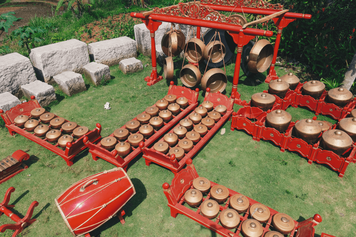 gamelan in Java, show all the different instruments involved