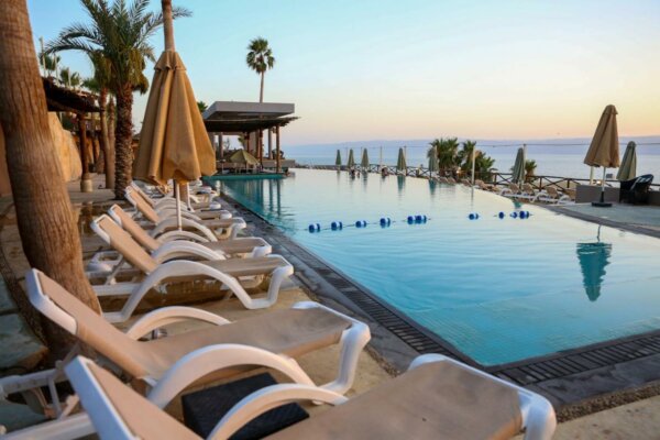 Where to stay dead sea