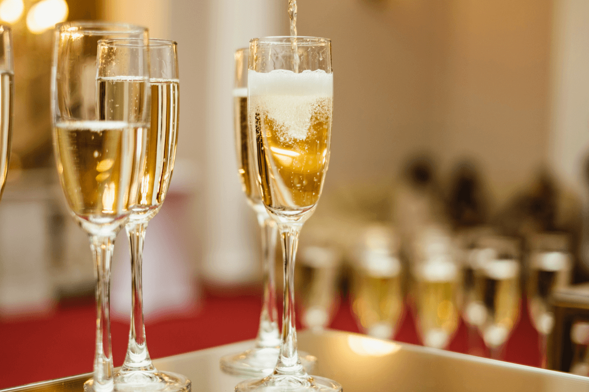 Prosecco is one of the most famous alcoholic Italian drinks to try