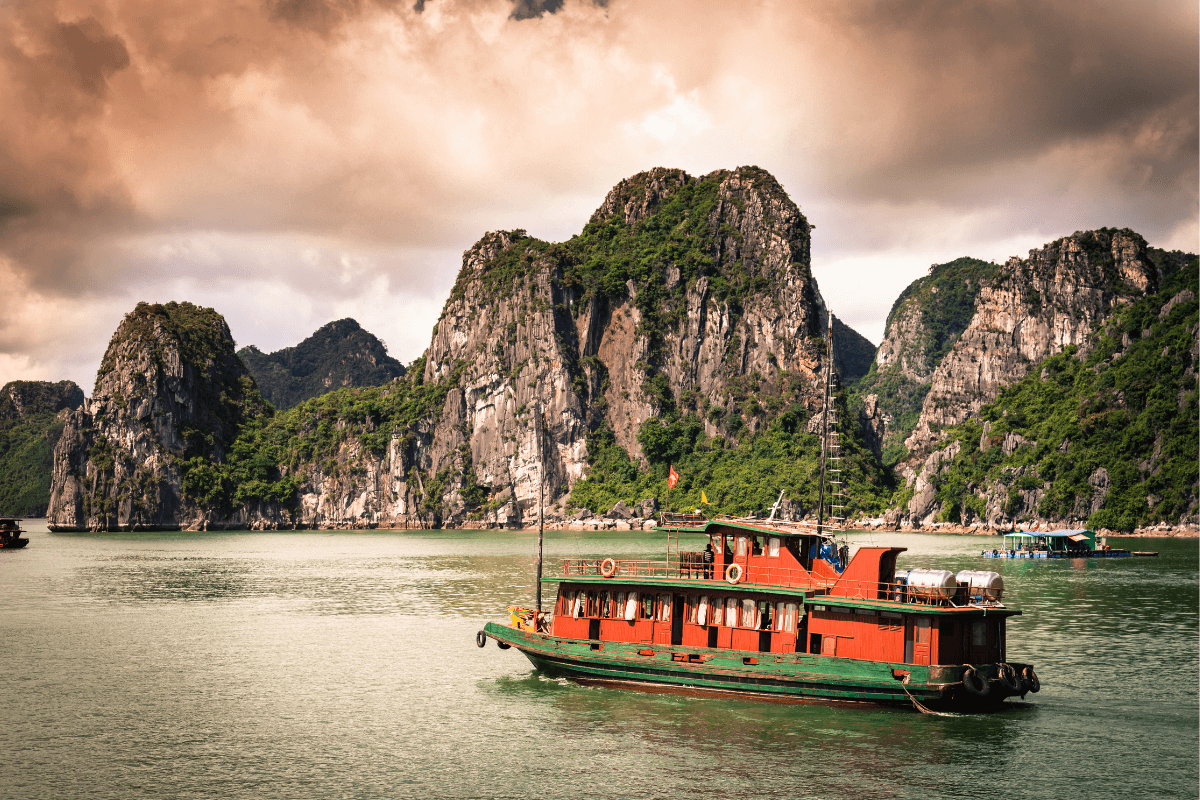 Most Famous Vietnam Landmarks Halong Bay