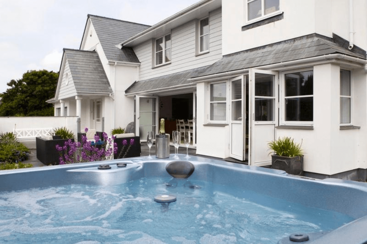 Cornwall lodges with a hot tub