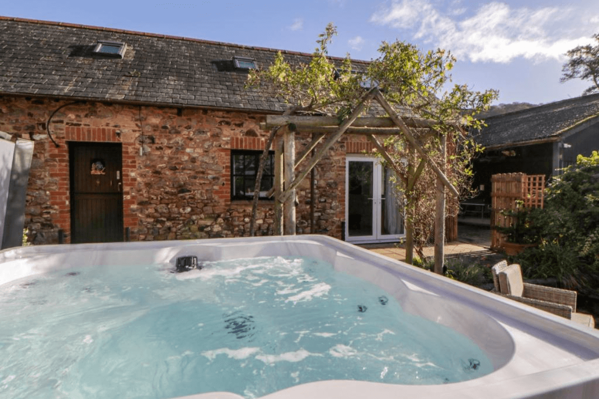 Traditional Devon lodges with hot tubs