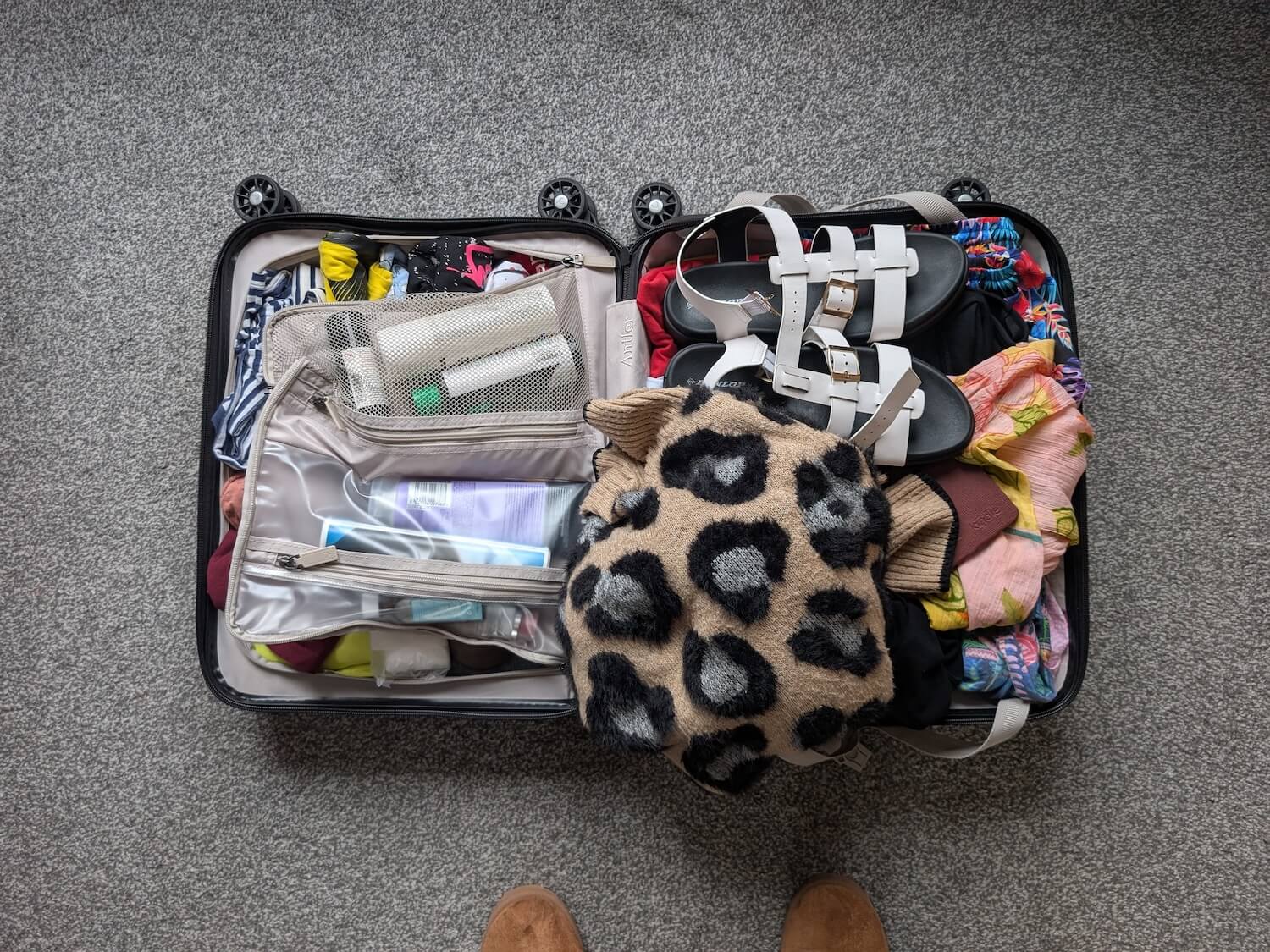 Packing with packing cubes is neater